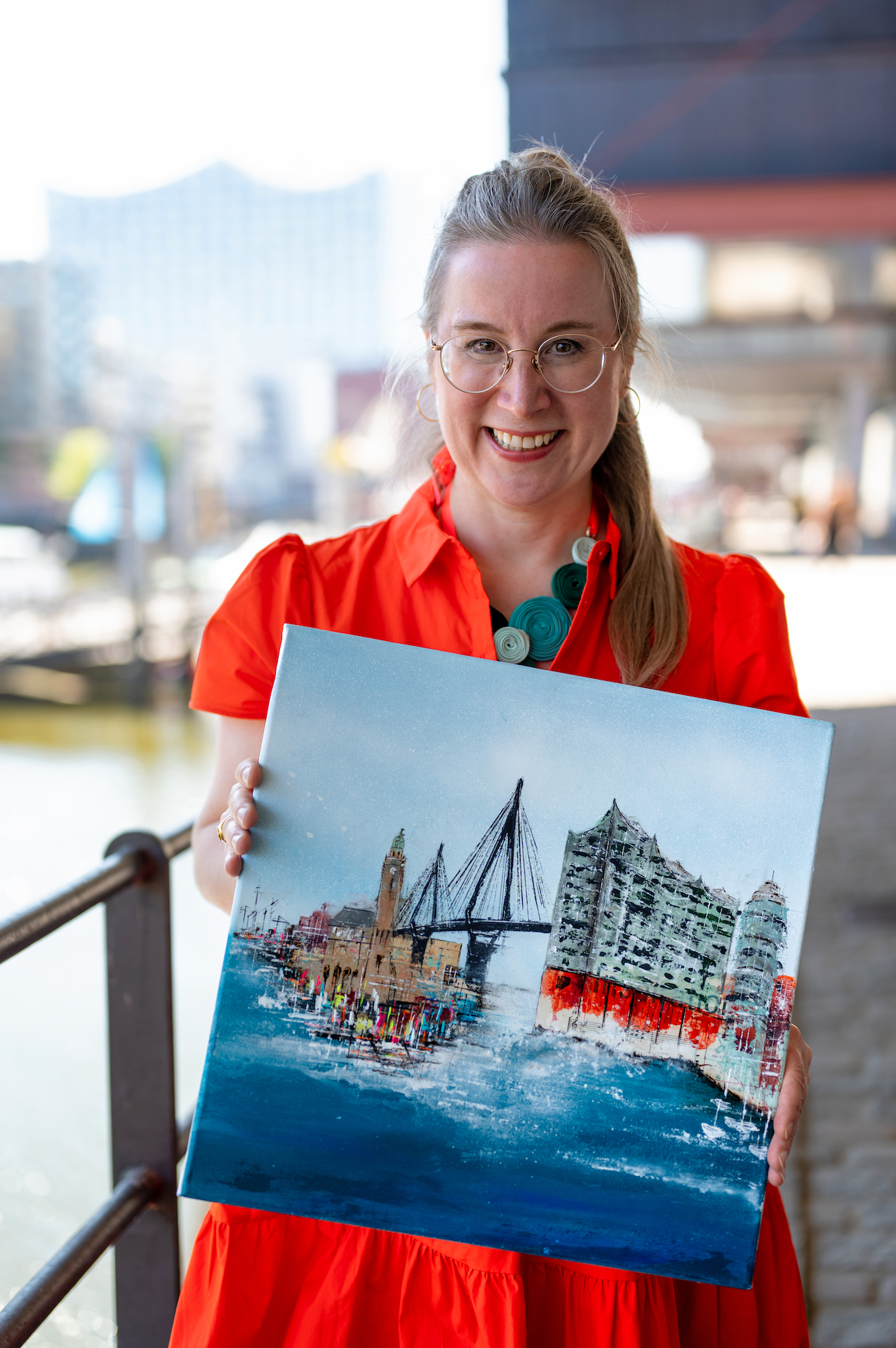 Künstlerin Nina Groth in der Hafencity Hamburg