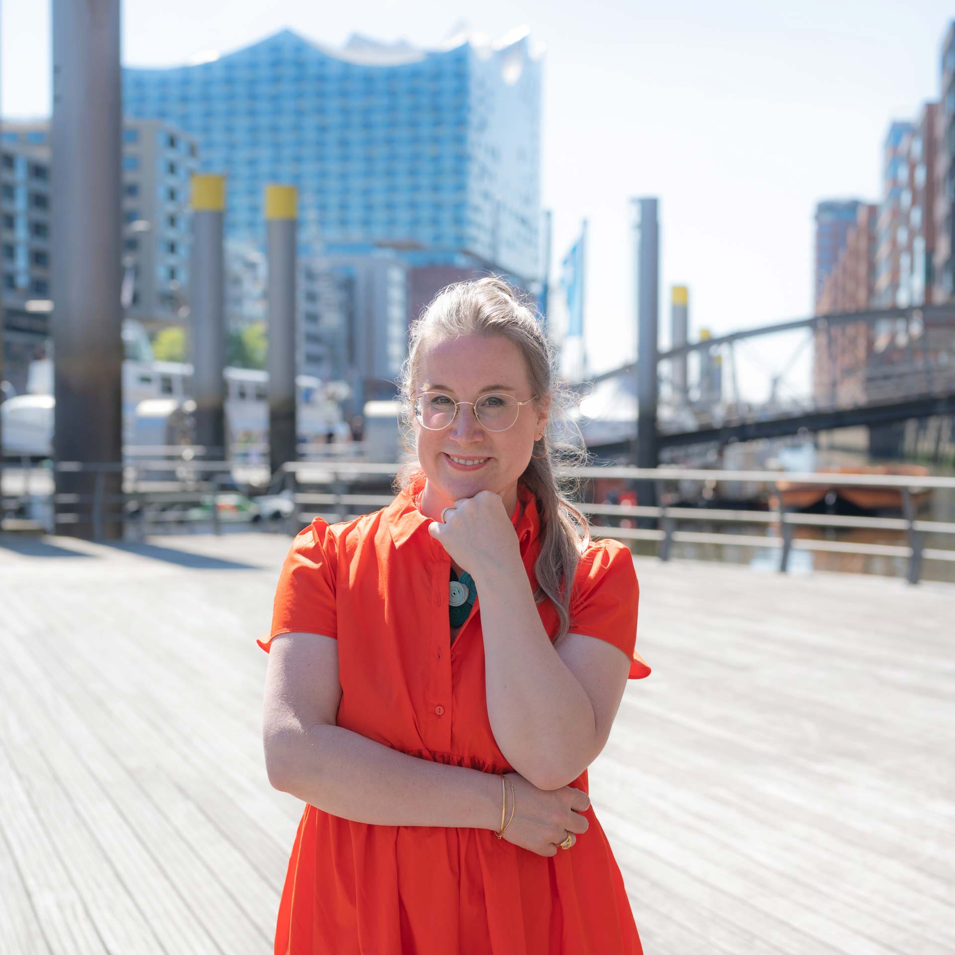 Künstlerin Nina Groth in der Hafencity Hamburg