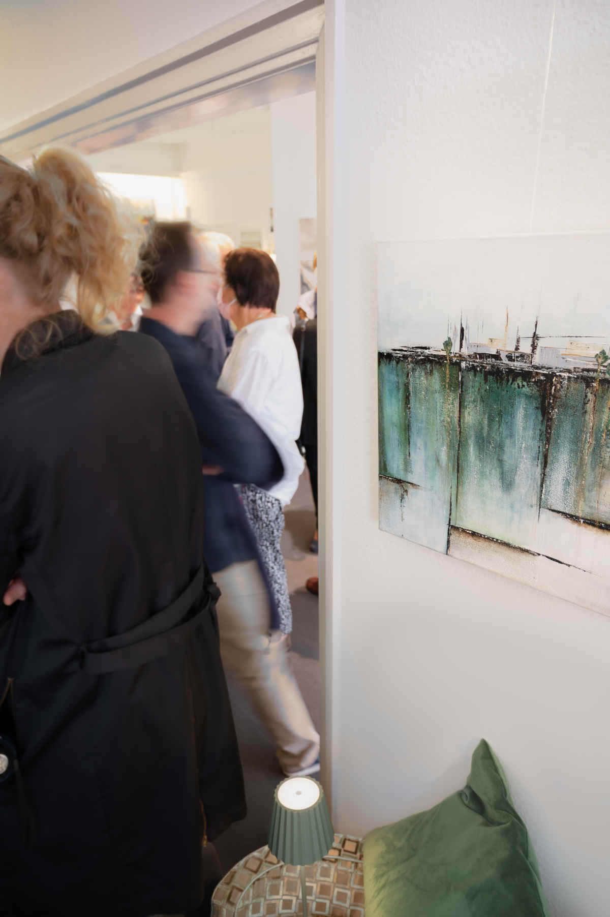 Guests at Nina Groth´s vernissage of the exhibition "City & Water - Living Harmony" at KOCH - DIE RAUMHANDWERKEREI