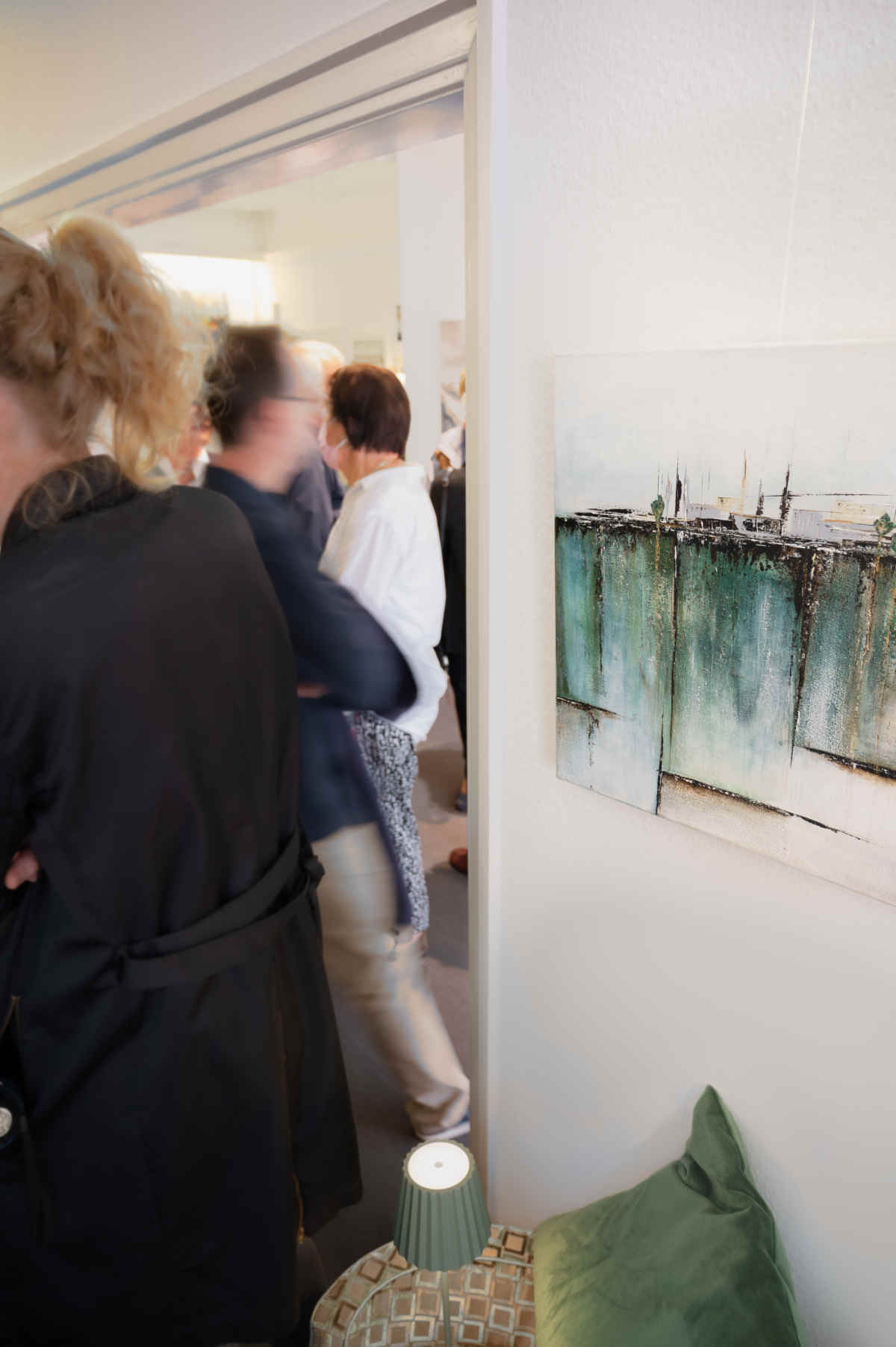 Vernissage of the exhibition “City & Water – Living Harmony” Guests at Nina Groth´s vernissage of the exhibition "City & Water - Living Harmony" at KOCH - DIE RAUMHANDWERKEREI