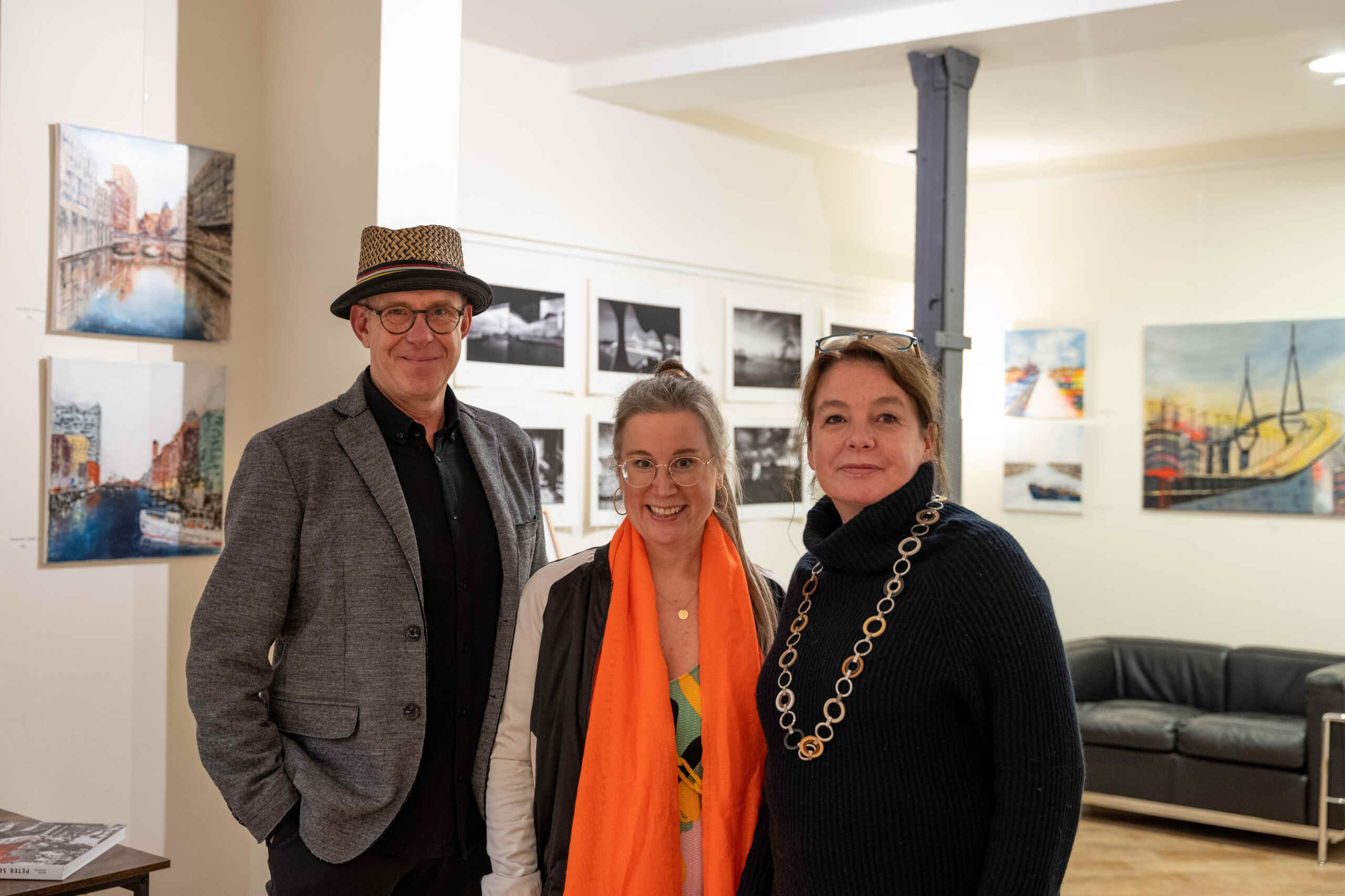 Artists Peter Schulte and Nina Groth and gallery owner Claudia Tonn at the exhibition "City Walks" in the gallery "Die kleine Galerie in Flottbek" in Hamburg