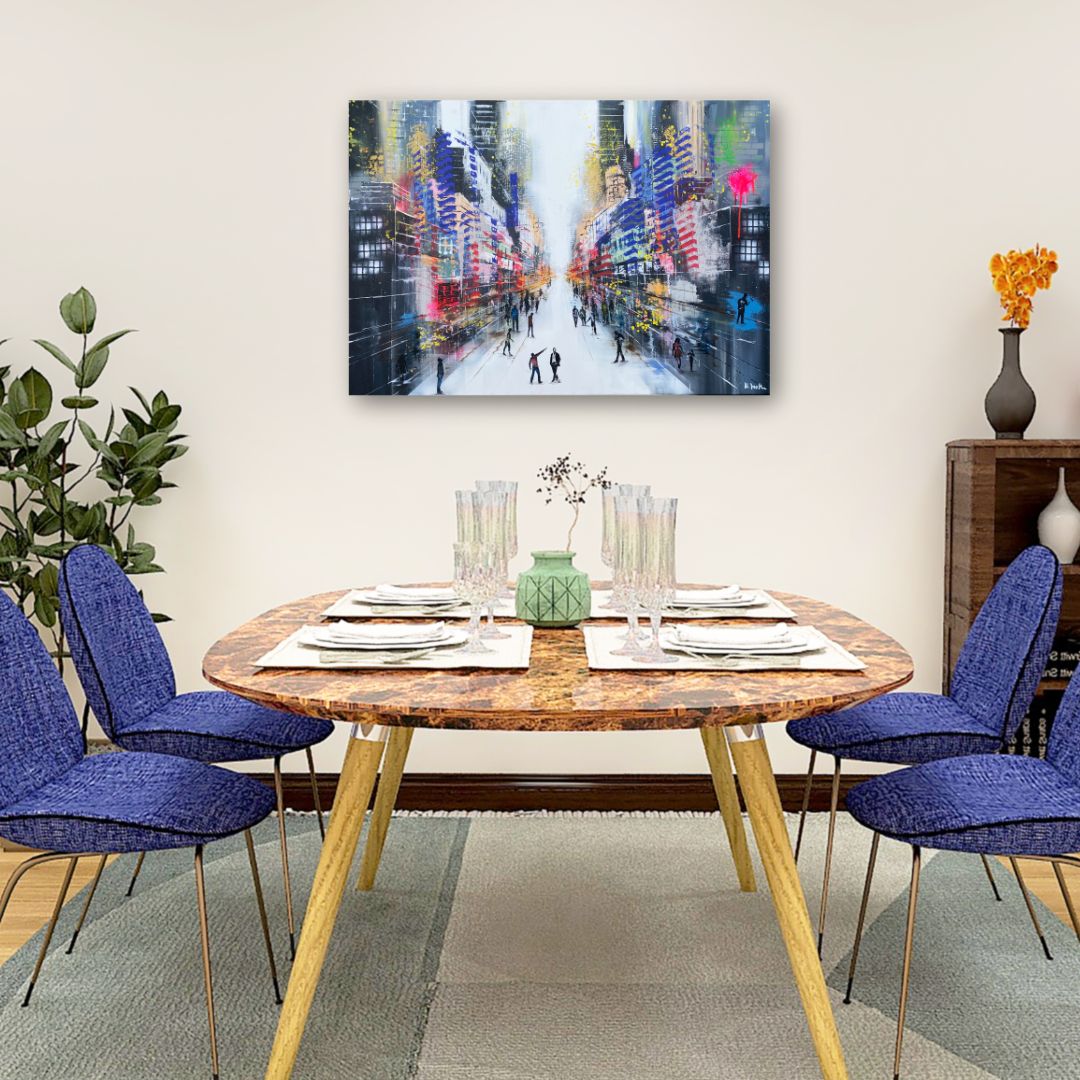 Spotting the Pink | Wohnraumbeispiel Moderne Stadtmalerei Spotting the Pink von Nina Groth in moderner Wohnraumsituation – urbanes Stadtgemälde