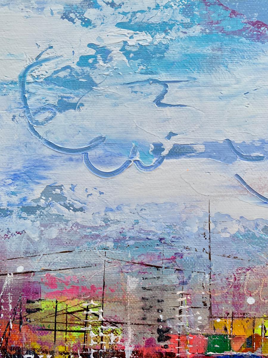 Detail mit Himmel, eingeritzten Kritzelwolken und industriellen Hafenstrukturen aus der Serie Steel & Sky von Nina Groth.