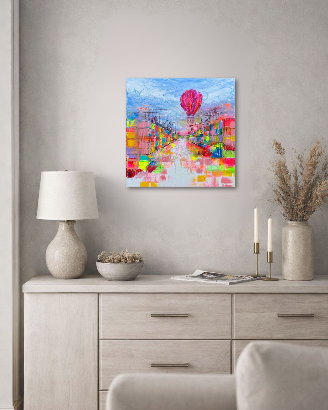 Steel & Sky – Rising Above II | Wohnraumbeispiel Maritime Kunst Steel & Sky – Rising Above II als moderne maritime Kunst von Nina Groth im Wohnraum präsentiert.