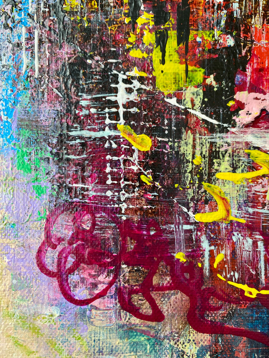 Urban Axis – Fading into Light II | Detail Farbstruktur Detail mit vielschichtiger Farbstruktur und floralem Element aus Urban Axis.