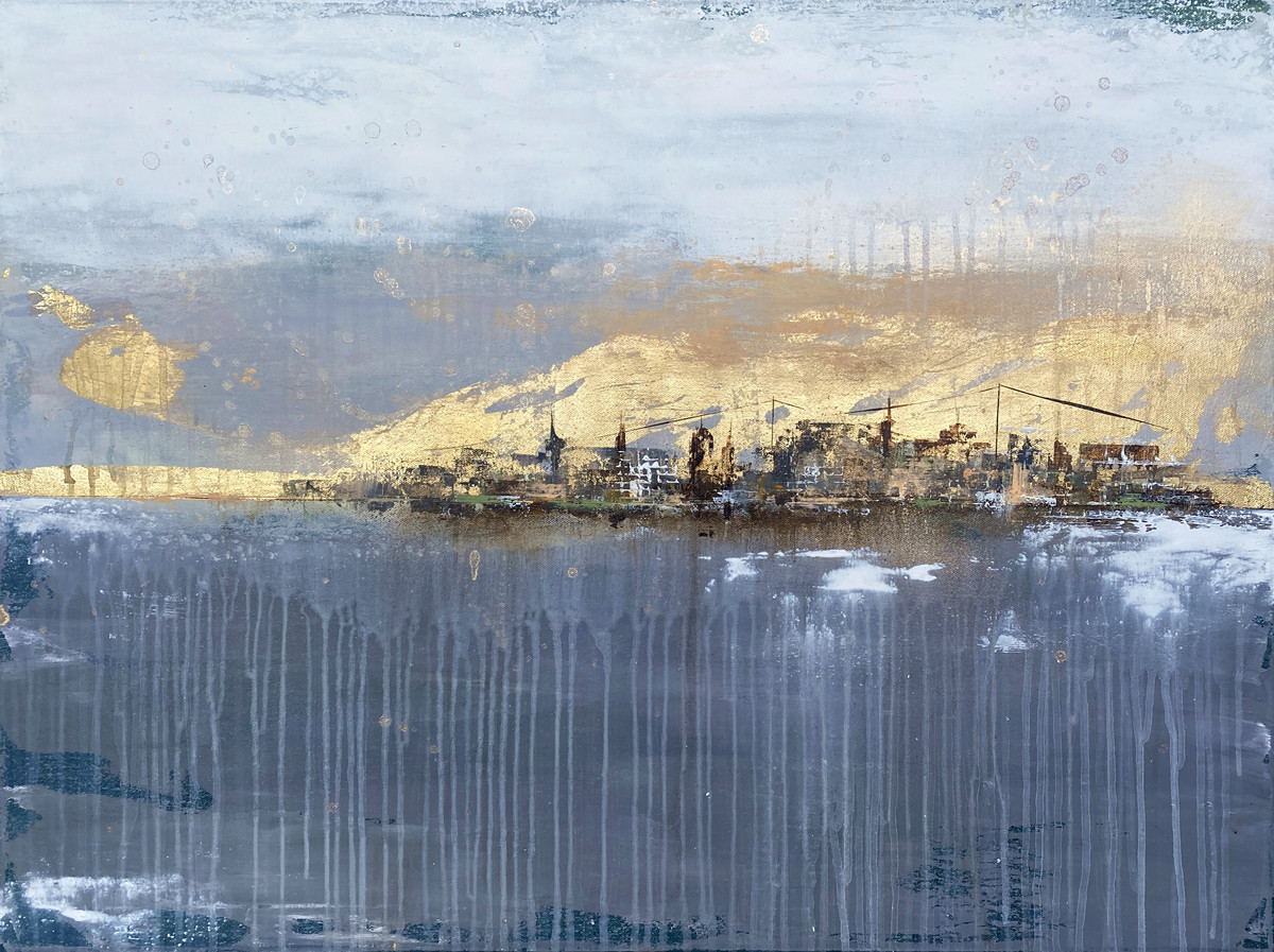 Das Strahlen in dir von Nina Groth, abstraktes Acrylgemälde mit goldenem Horizont und angedeuteter Hamburger Skyline über einer atmosphärischen Wasserfläche.