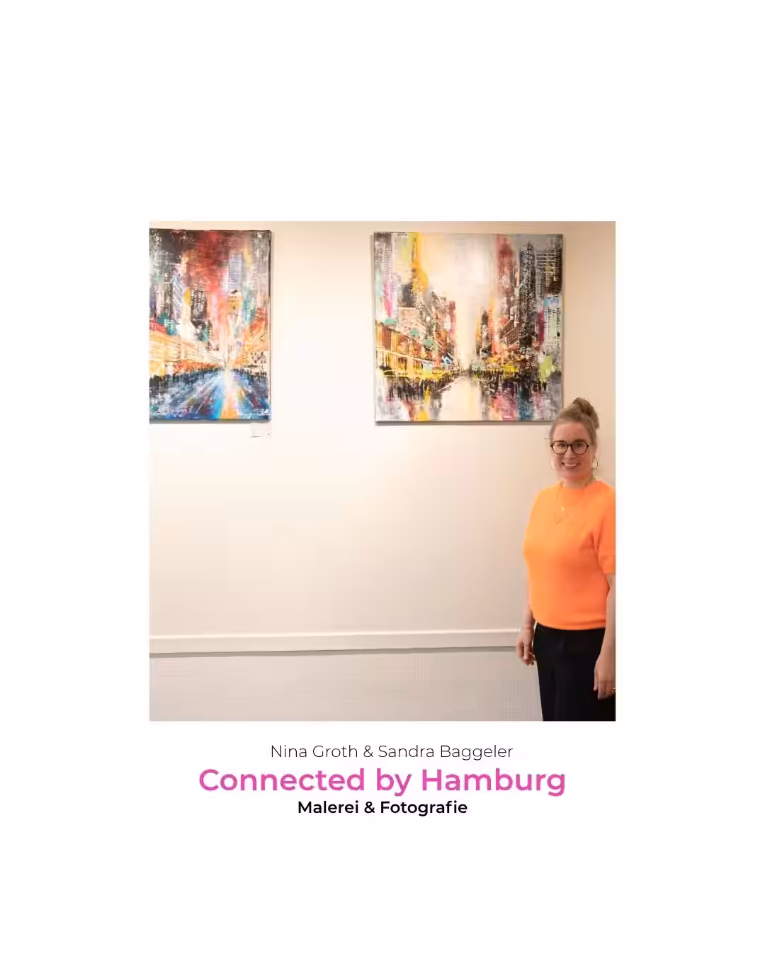Nina Groth vor ihren Mixed-Media-Arbeiten bei Connected by Hamburg